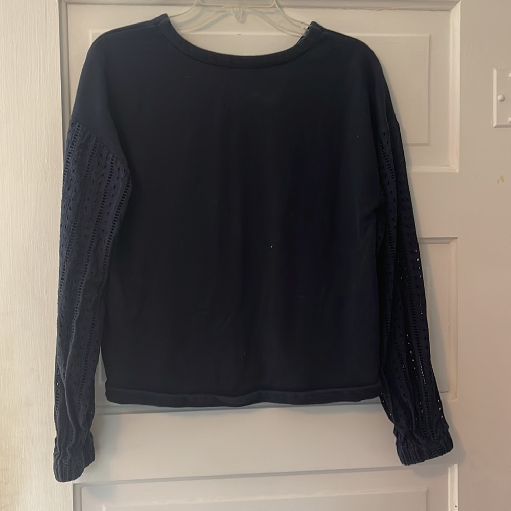 Banana Republic navy sweatshirt eyelet sleeve women’s M - Picture 4 of 4
